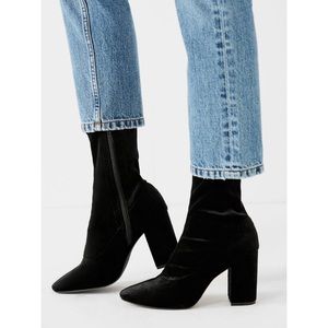 Urban Outfitters 🌸 Velvet Glove Boots